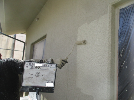 上塗り　外壁　上塗り２回目　アレスダイナミックトップ